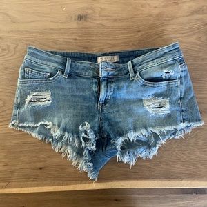 Guess jean shorts size 26